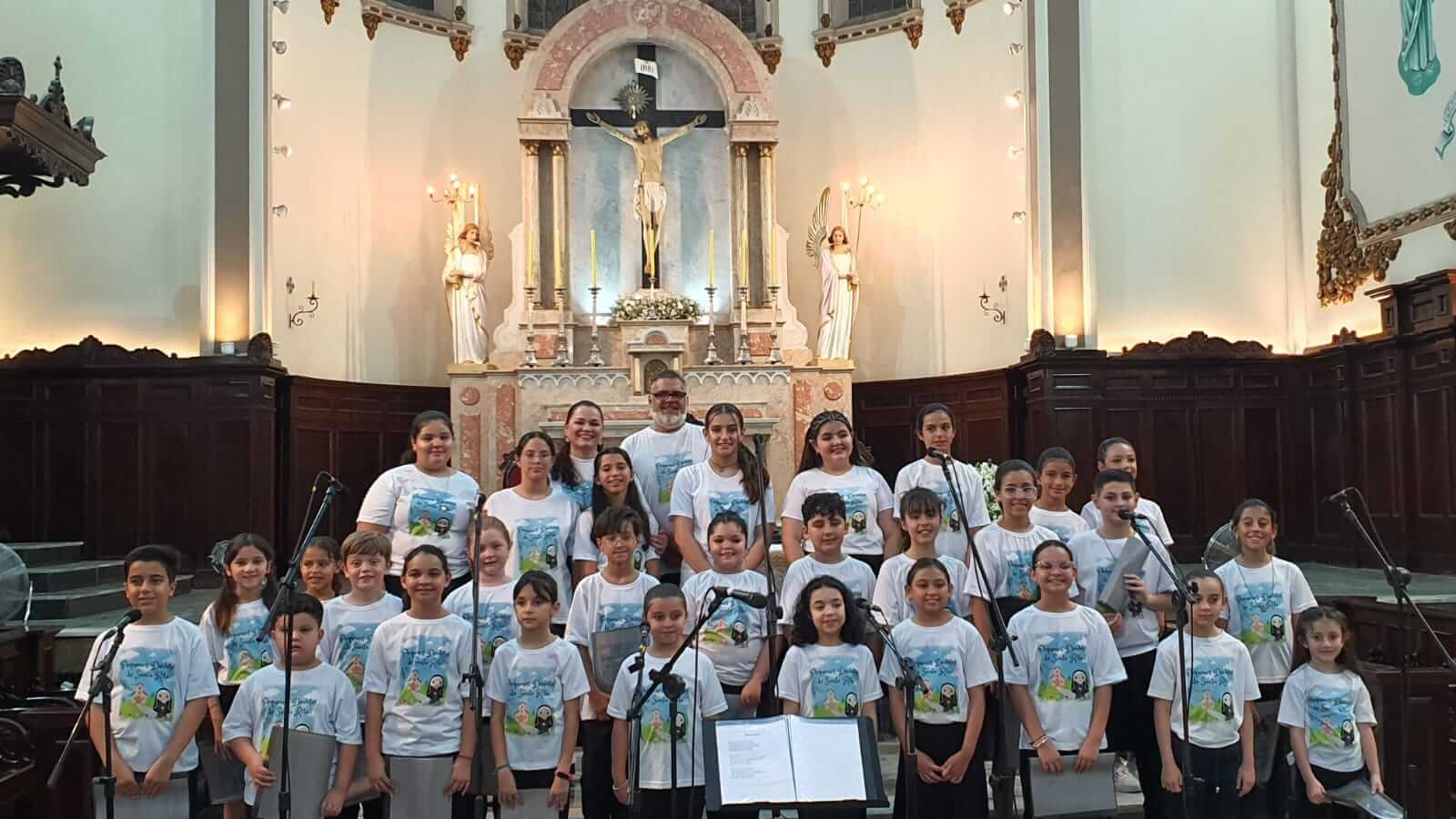 Apresentação do Coral Infantojuvenil Pequenos Devotos de Santa Rita