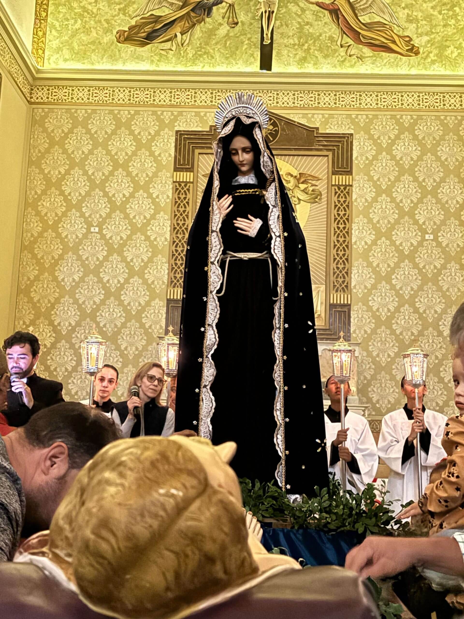 Restauro da imagem de Nossa Senhora das Dores e novo manto